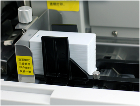 塑料標識牌打印機選碩方SP650，批量放置